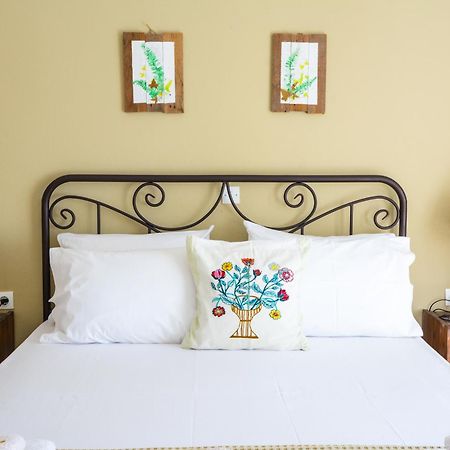 Heracles Guesthouse Rovies Extérieur photo