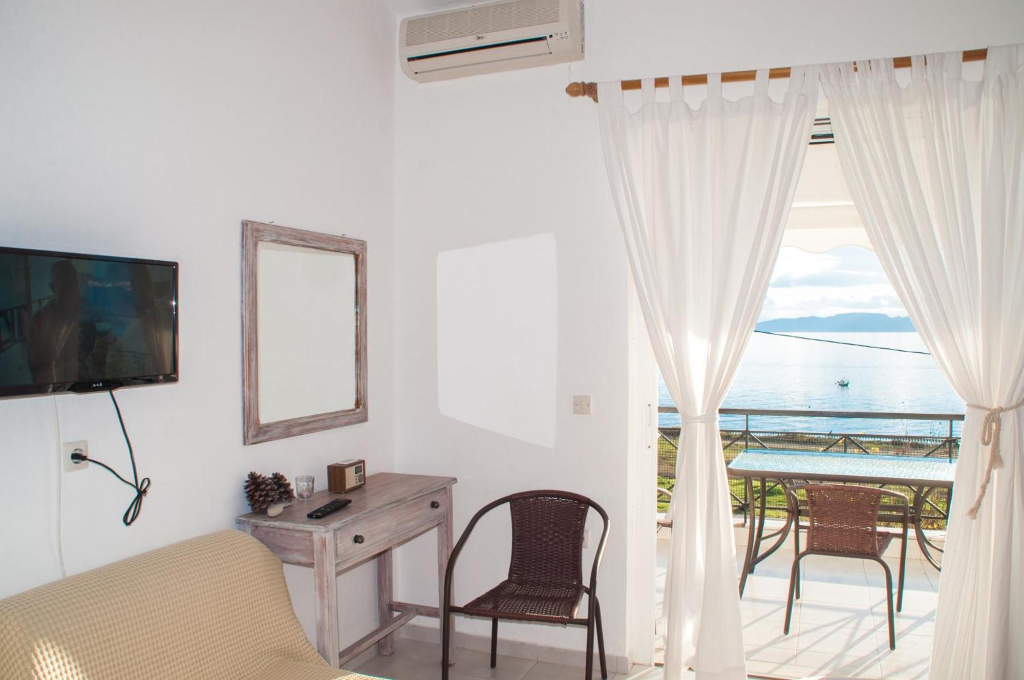 Heracles Guesthouse Rovies Extérieur photo