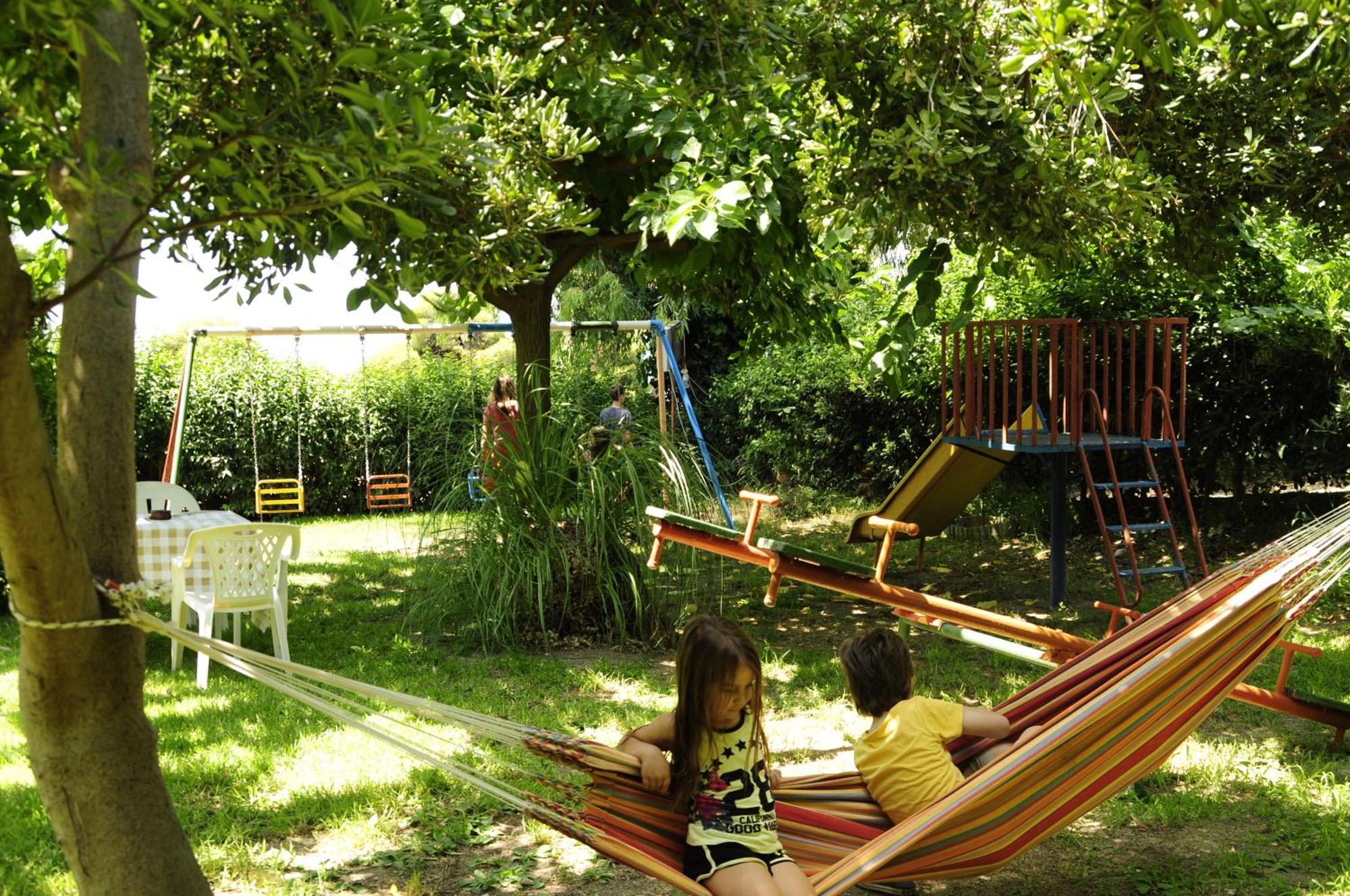 Heracles Guesthouse Rovies Extérieur photo